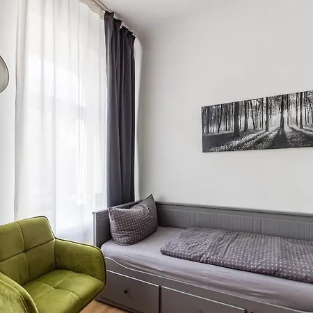 Spacious Flat Close To Center Apartment
